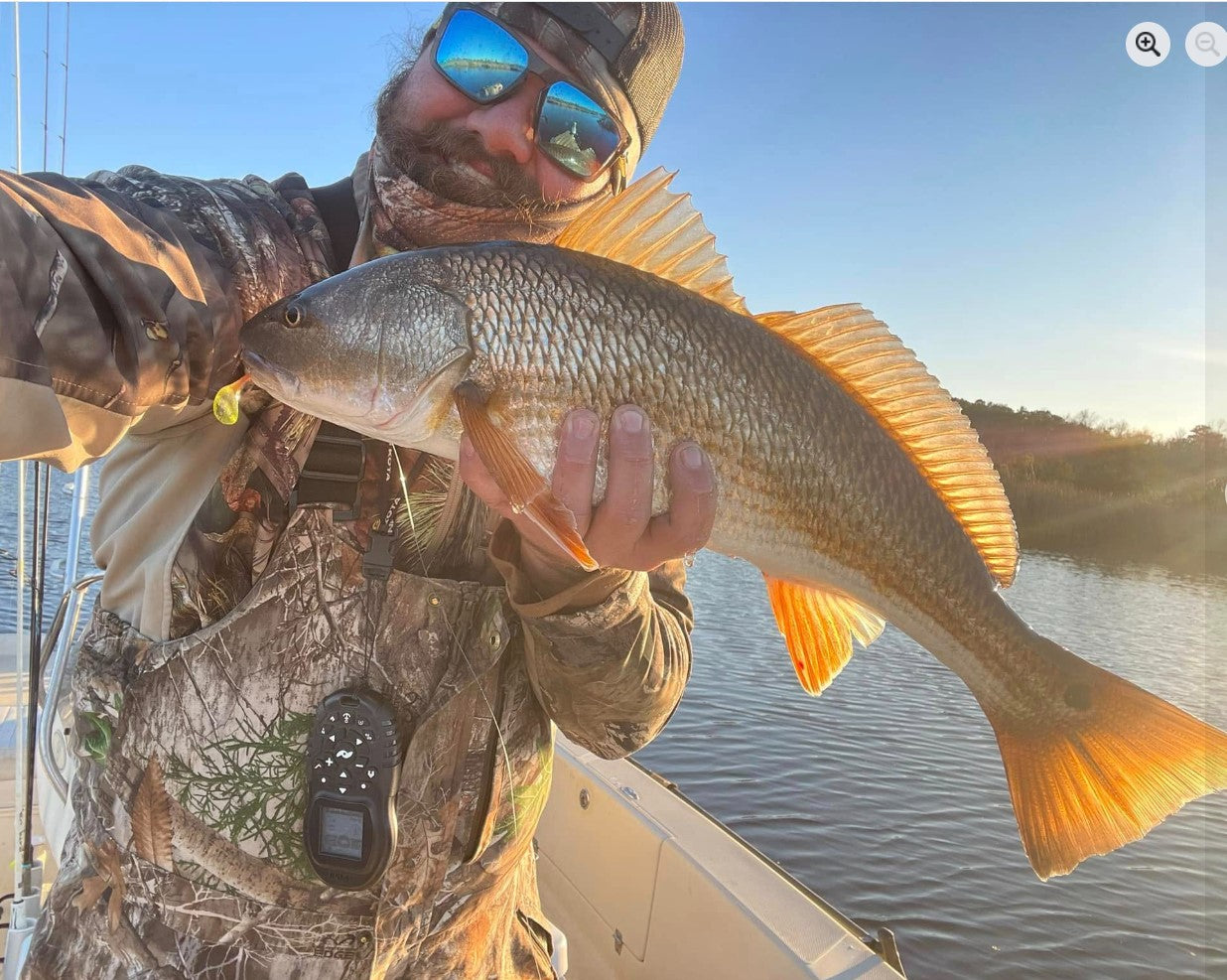 3.25" Baby Trout. Built-In Tail Rattle. Best for both Freshwater & Salwater Fishing. 3.25" Baby Trout. Built-In Tail Rattle. Best for both Freshwater & Salwater Fishing.